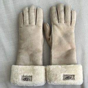 UGG Beige Suede Gloves women L, super cute and cozy, genuine shearling sheepskin